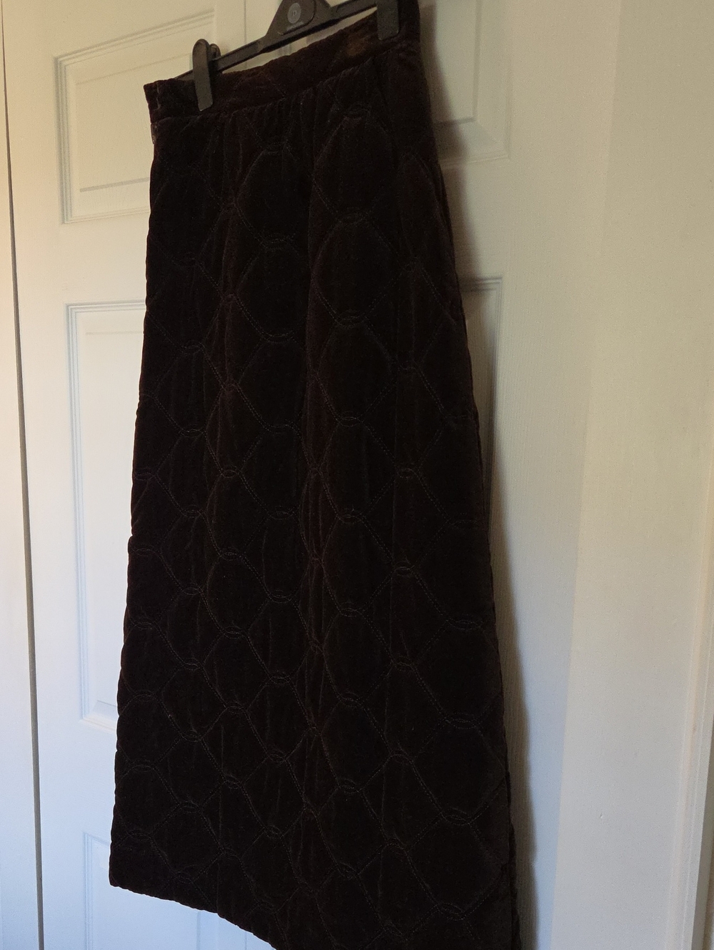 Women's Quilted Velvet Maxi Skirt - Black